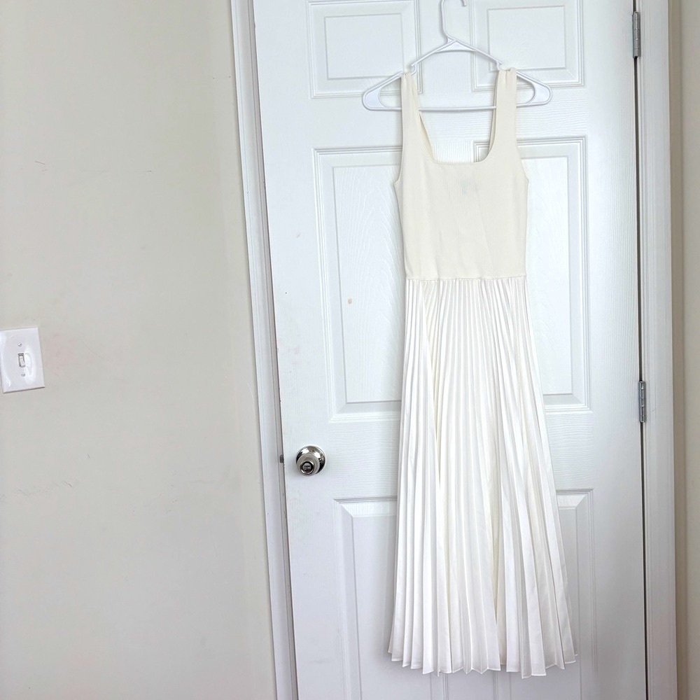 ❗️DEFECTED❗️NWOT Theory White Pleated Halter Midi Dress